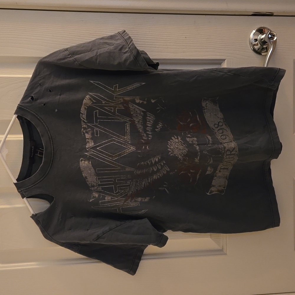 Forever 21 "High Voltage Tour" Women's Shirt. Size Small. Color Gray